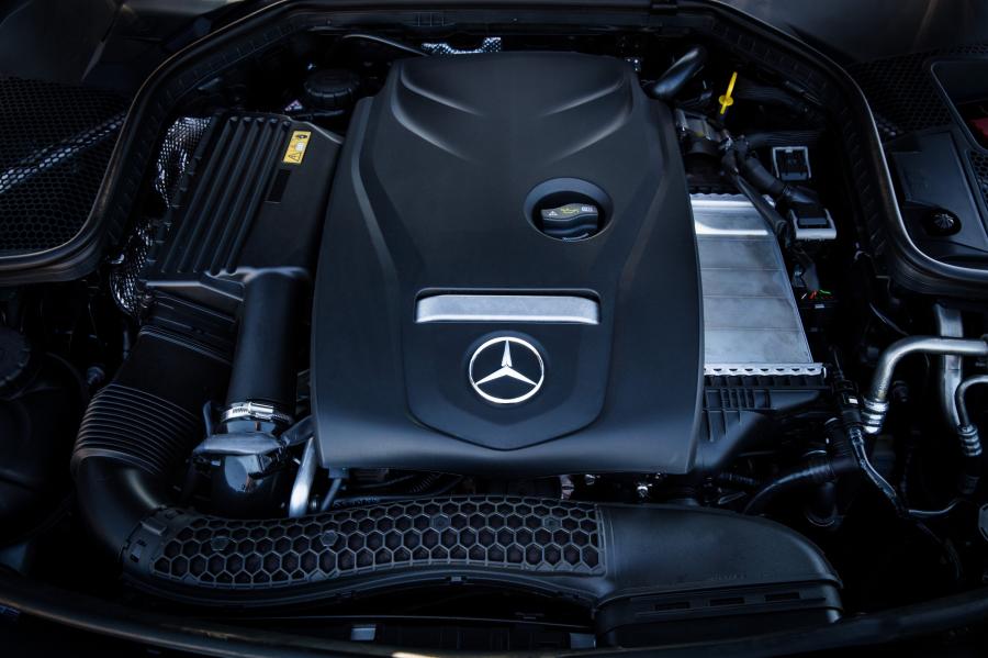 Моторный отсек Mercedes-Benz C300 Cabriolet AMG Line 2016 года  (AU) (фото 3 из 24)